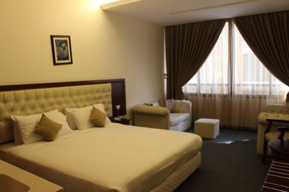 Midtown Hotel&Suites Beiroet Buitenkant foto
