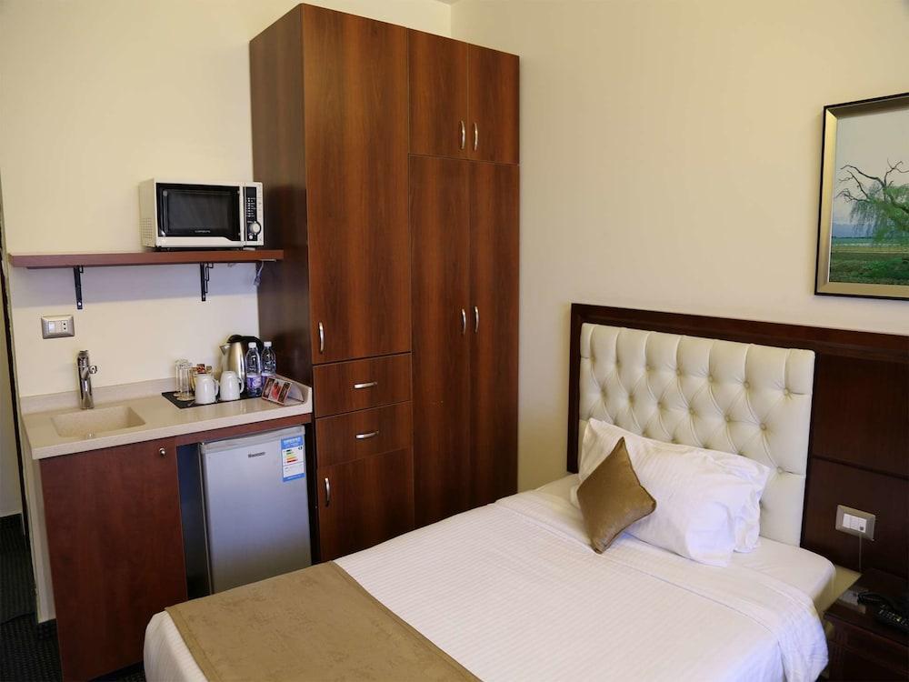 Midtown Hotel&Suites Beiroet Buitenkant foto