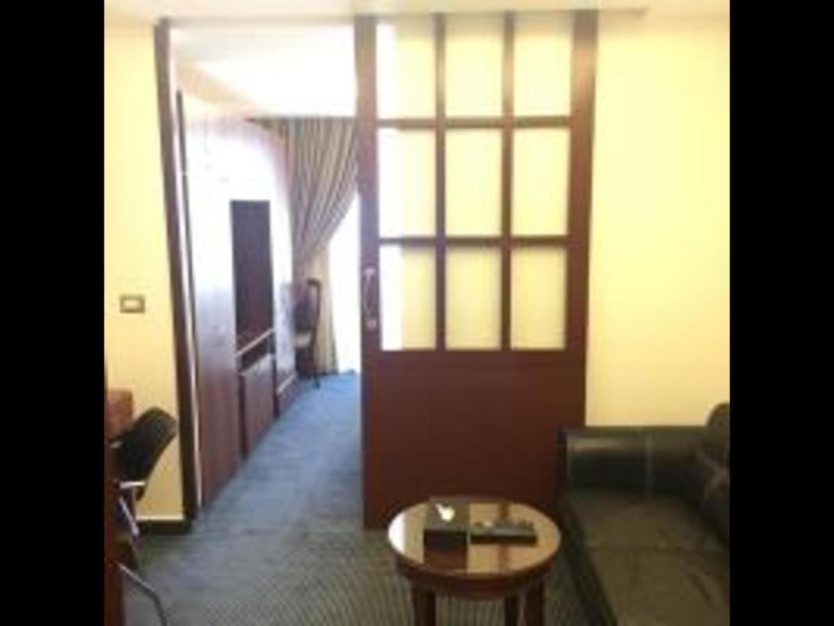Midtown Hotel&Suites Beiroet Buitenkant foto