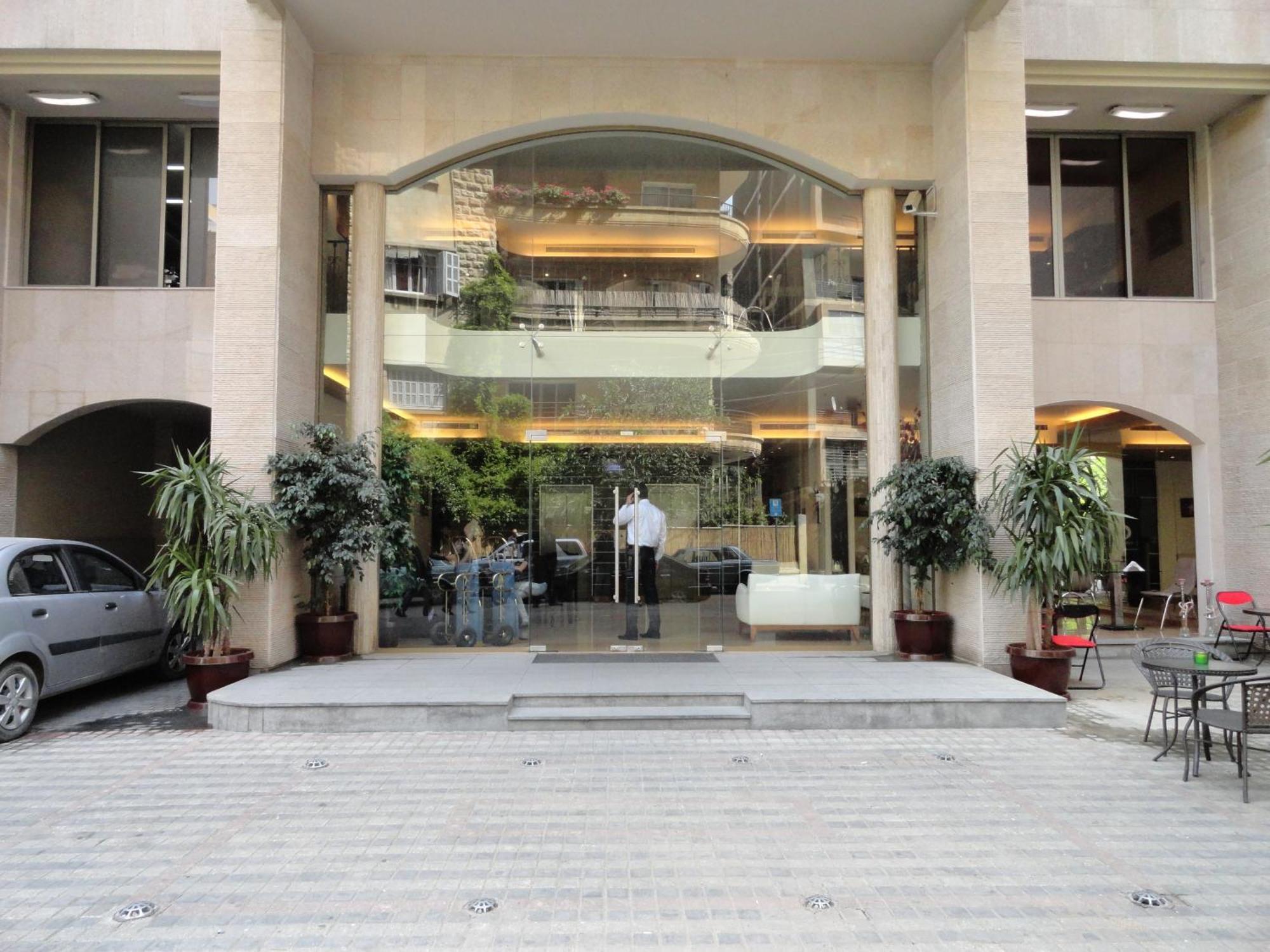 Midtown Hotel&Suites Beiroet Buitenkant foto