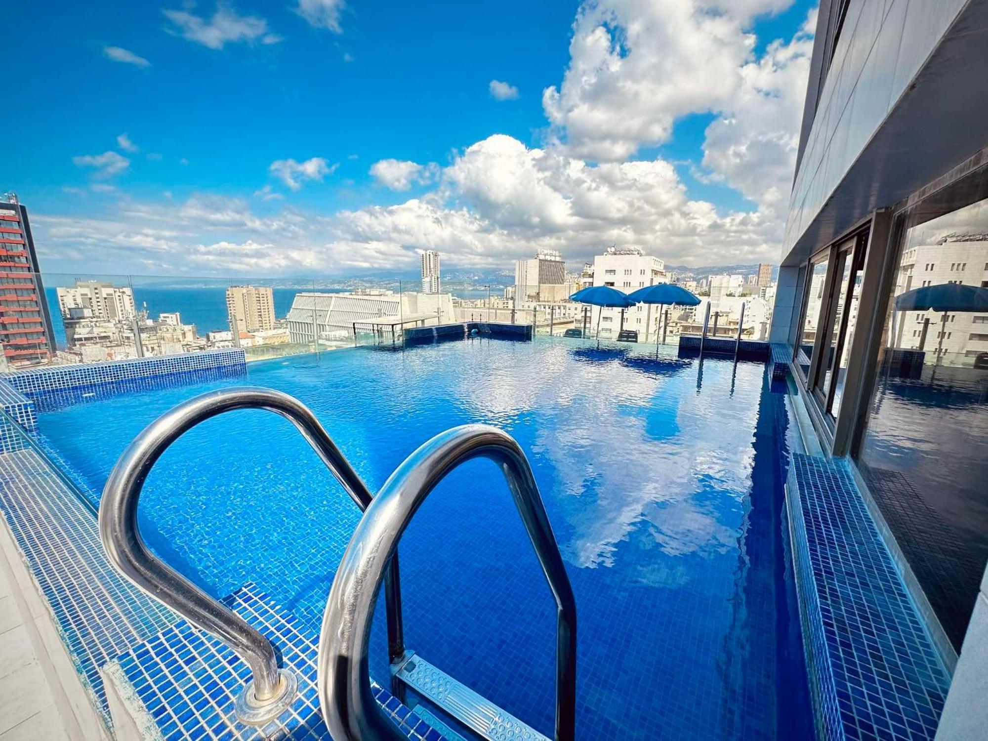 Midtown Hotel&Suites Beiroet Buitenkant foto