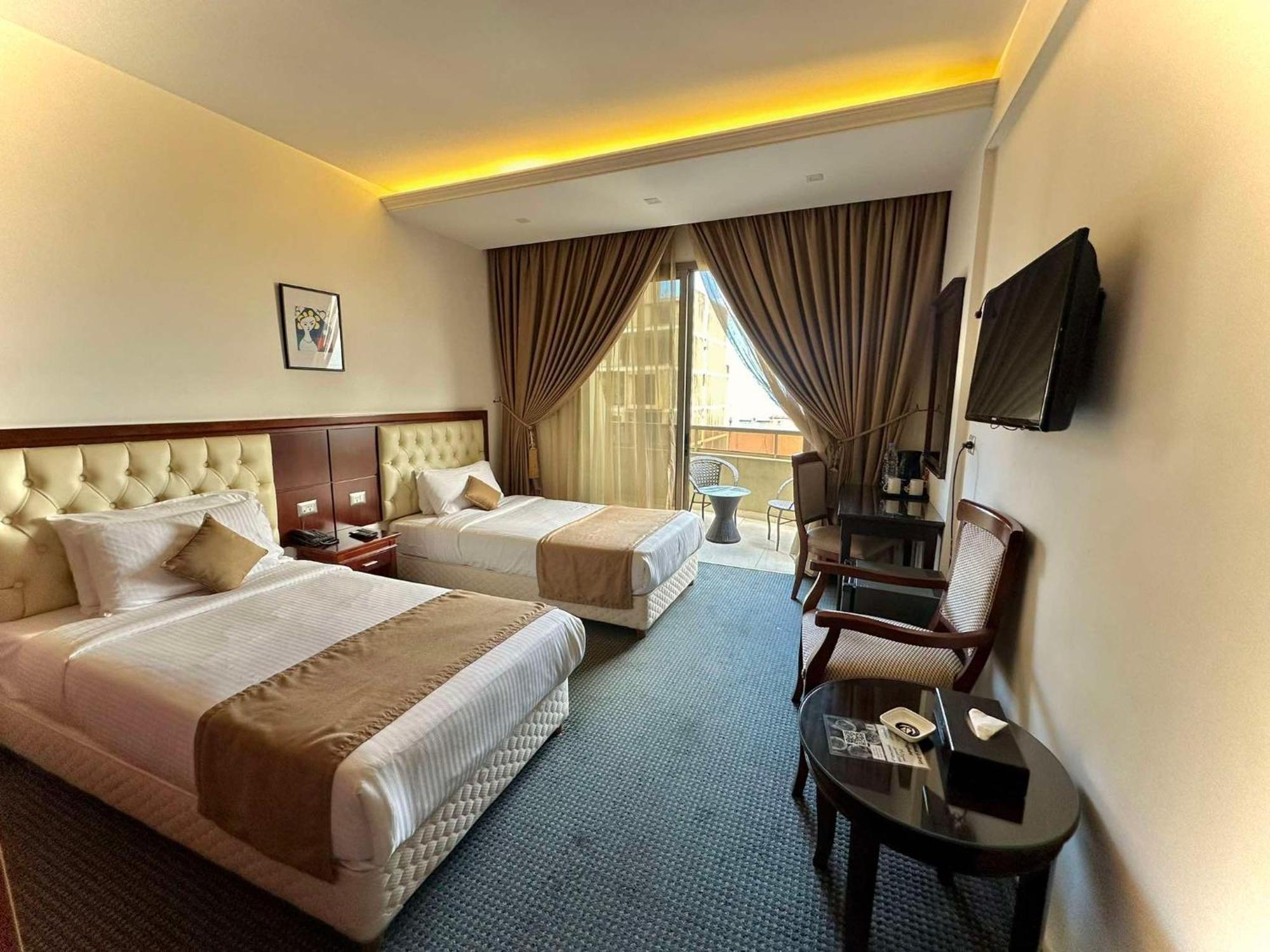Midtown Hotel&Suites Beiroet Buitenkant foto