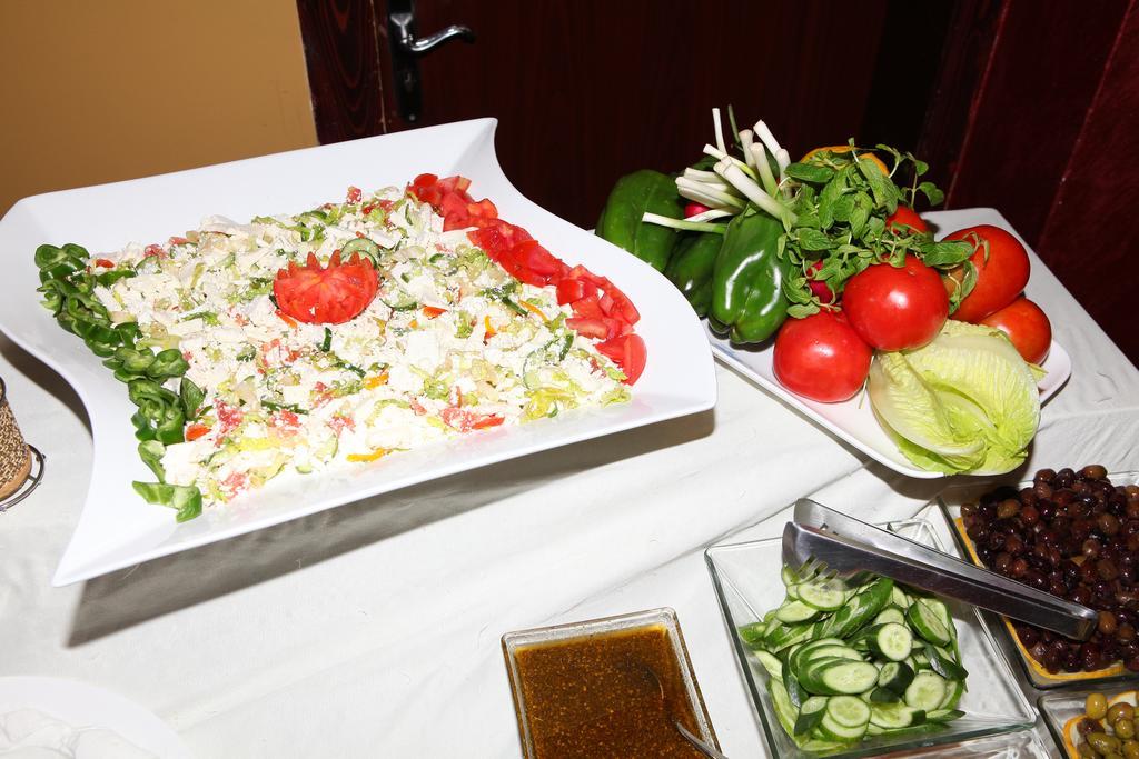 Midtown Hotel&Suites Beiroet Buitenkant foto