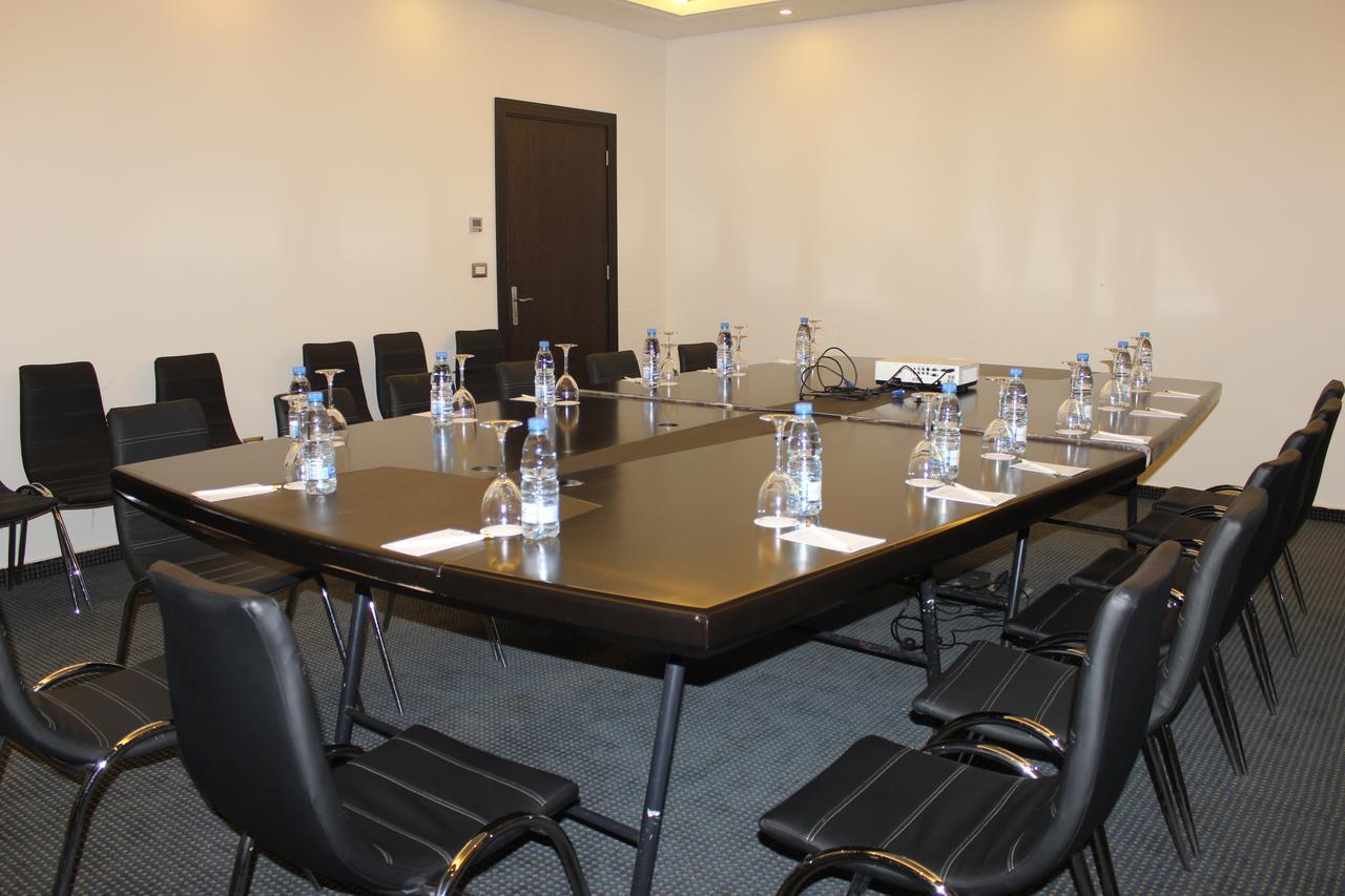Midtown Hotel&Suites Beiroet Buitenkant foto