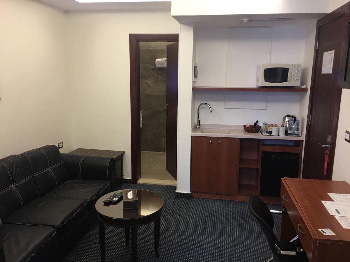 Midtown Hotel&Suites Beiroet Buitenkant foto