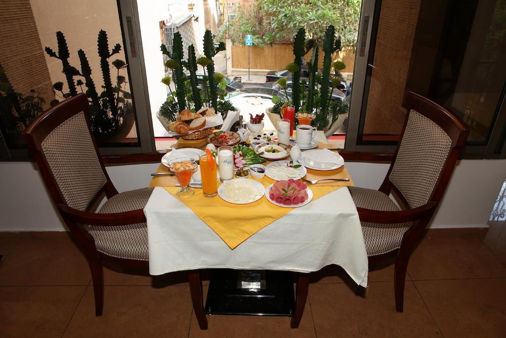 Midtown Hotel&Suites Beiroet Buitenkant foto