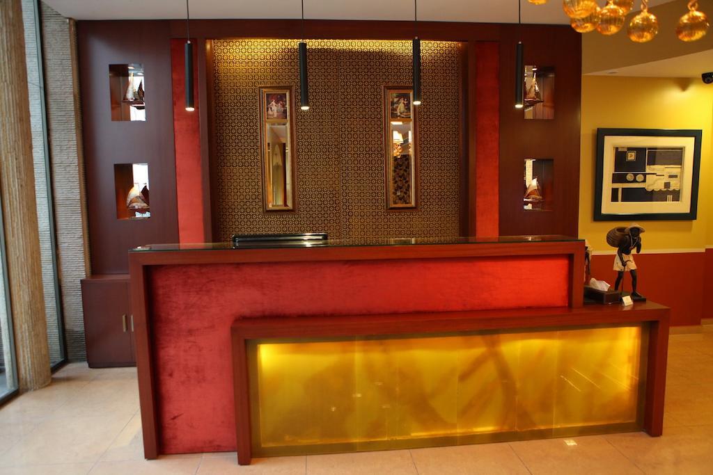 Midtown Hotel&Suites Beiroet Buitenkant foto