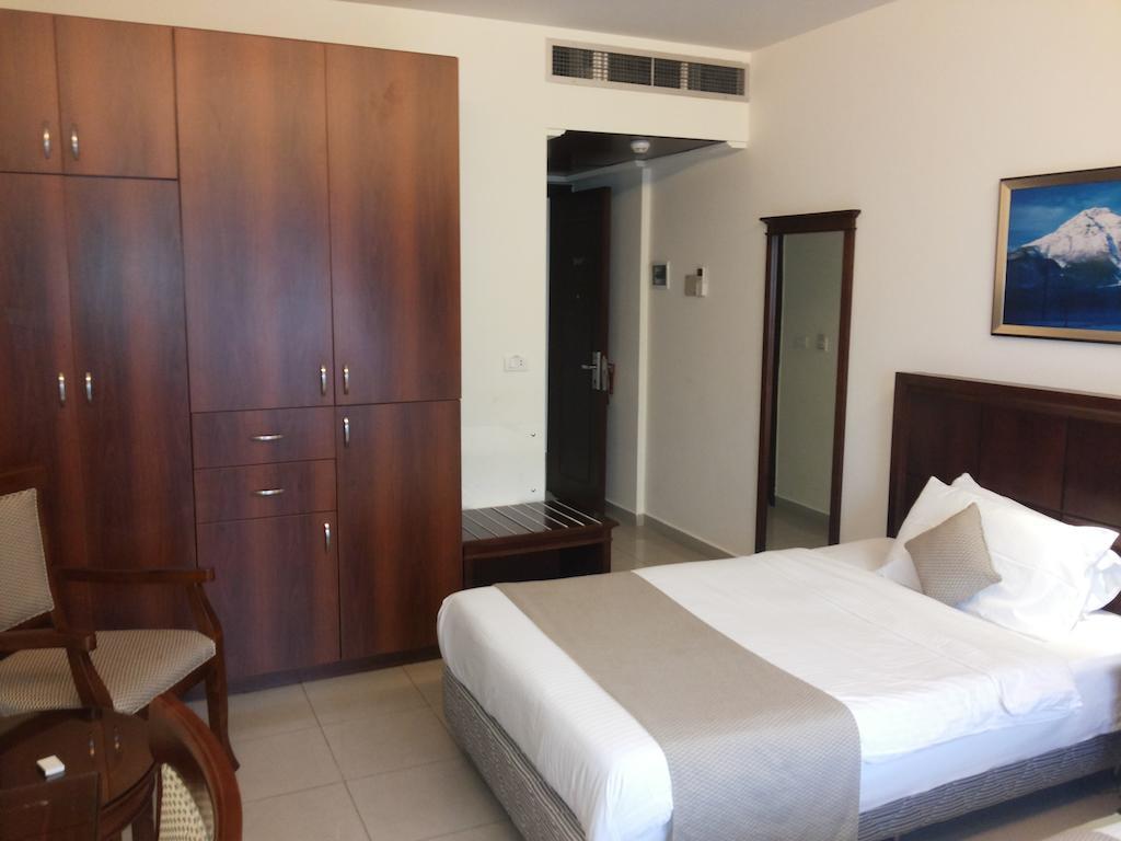 Midtown Hotel&Suites Beiroet Buitenkant foto