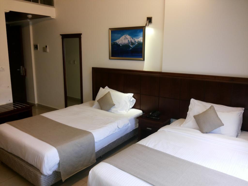 Midtown Hotel&Suites Beiroet Buitenkant foto
