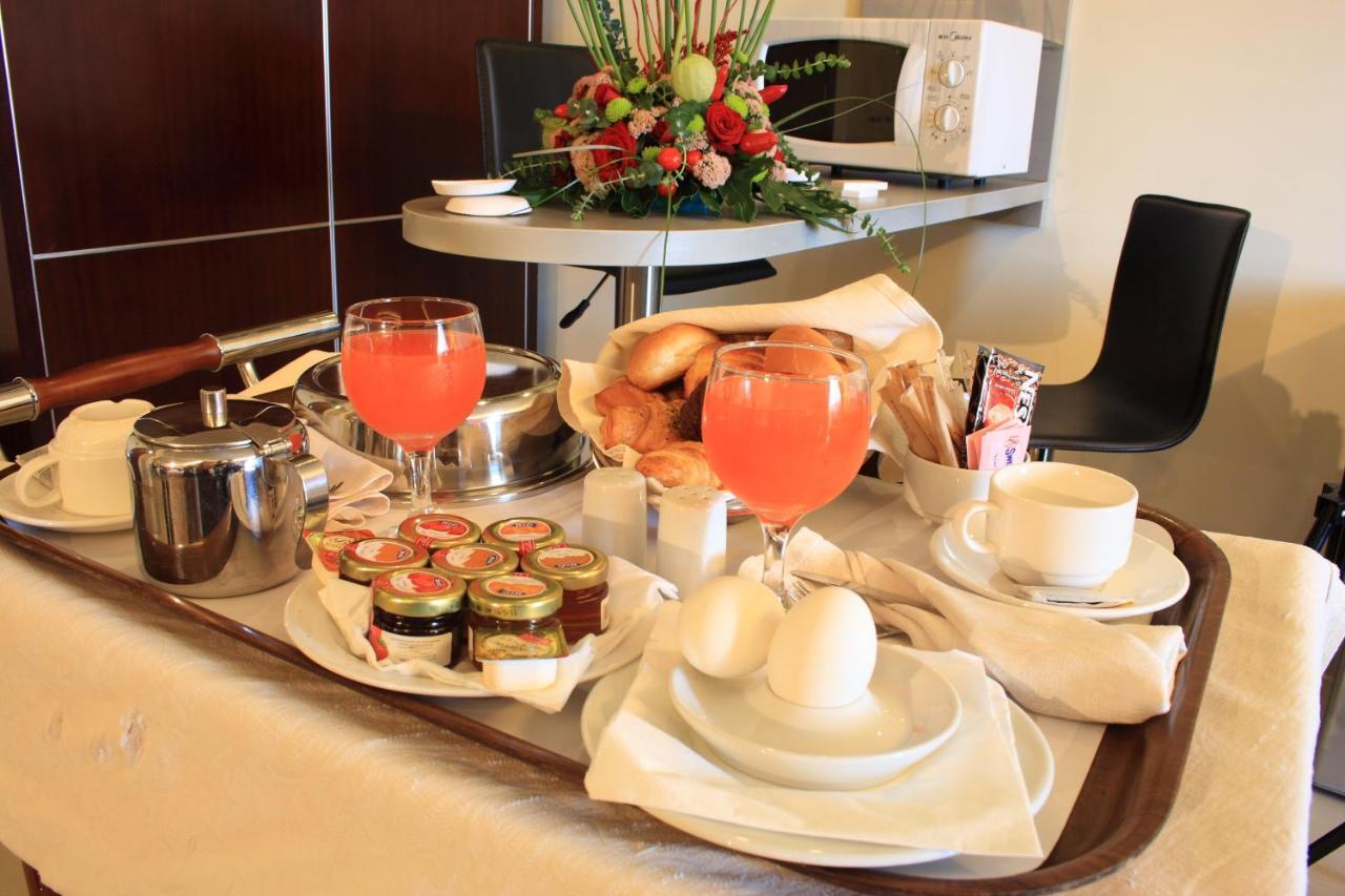 Midtown Hotel&Suites Beiroet Buitenkant foto